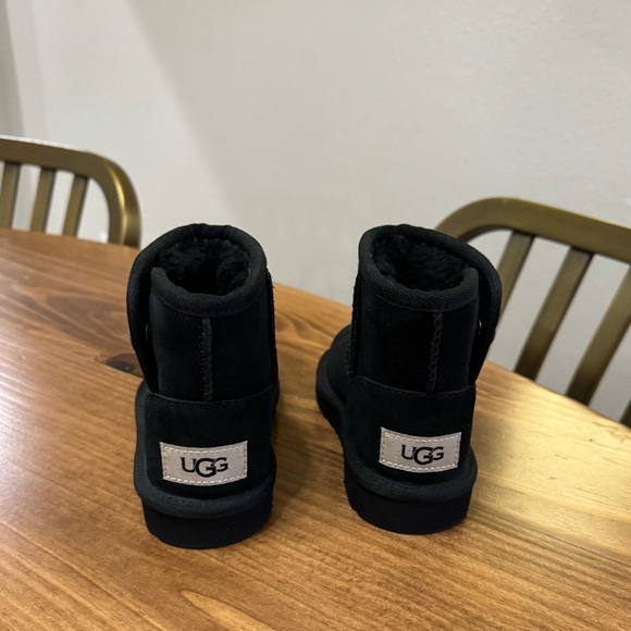 UGG Jona Boot Size 9 Black - toddler NWOT never worn - Picture 2 of 8